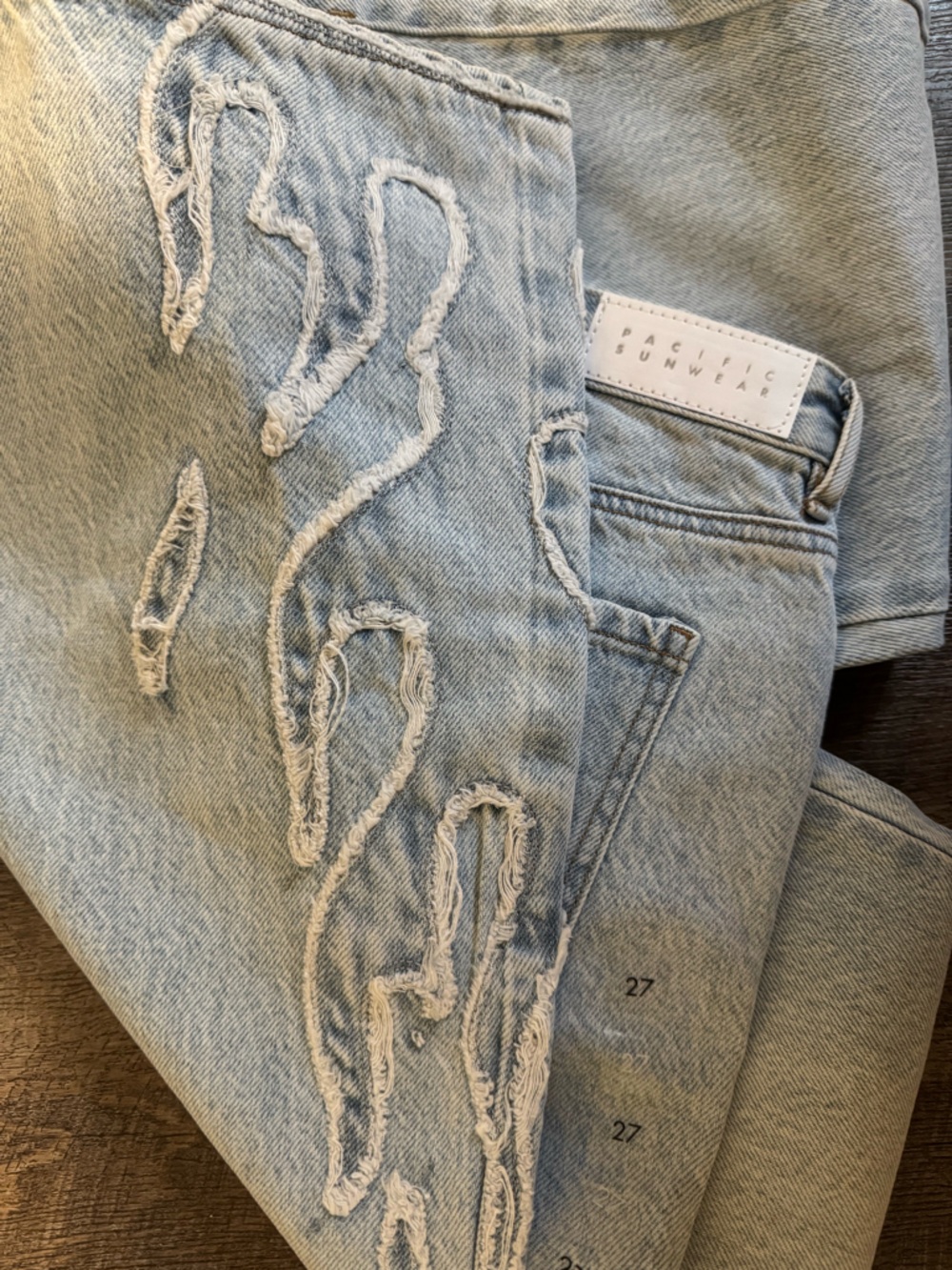 PACSUN Jade Low Rise Bootcut Jeans Flames Light Indigo

Size 27 x 32 inseam - Picture 5 of 7